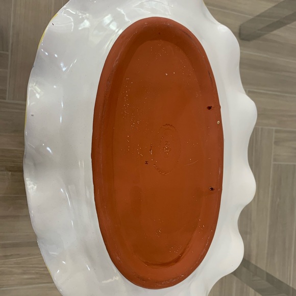 MacKenzie-Child’s Aalsmeer Ruffled Platter - Picture 11 of 15